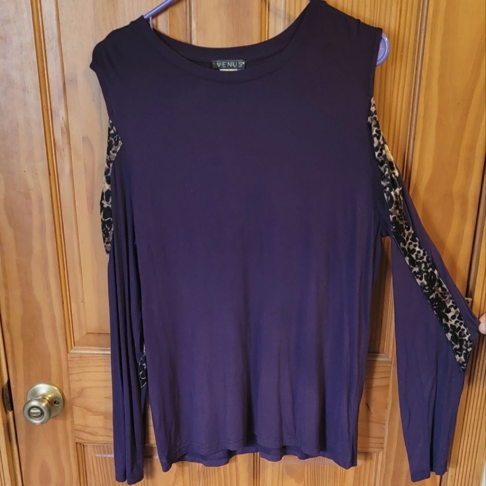 Venus Cold Shoulder Top